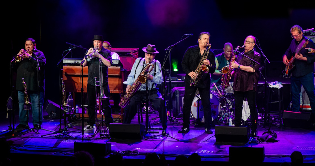 Tower Of Power live in concert